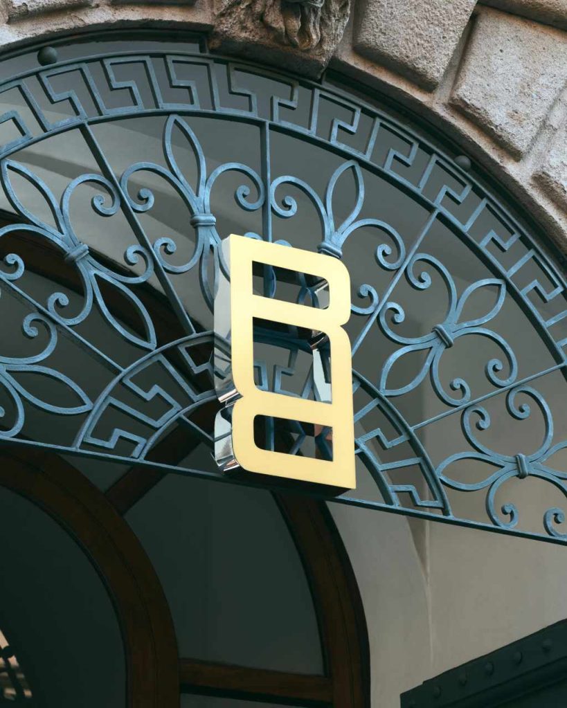 Range Rover finally has a logo, just in time for its first electric SUV