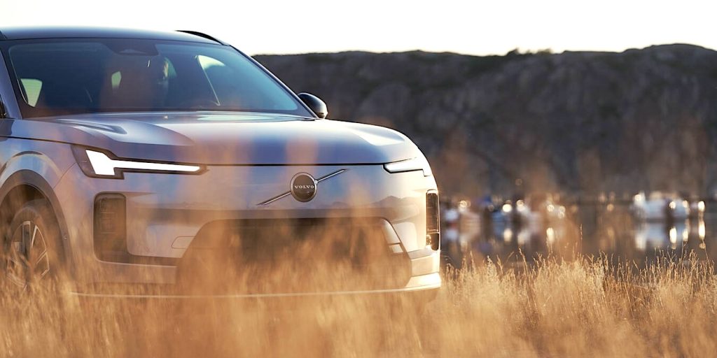 Volvo Cars reveals the new XC70 – a plug-in hybrid for every journey