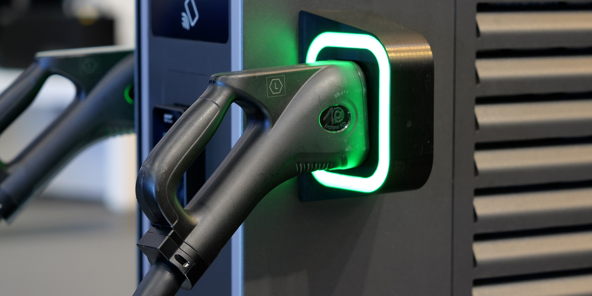 NYC closes the deal on its largest public EV charging station