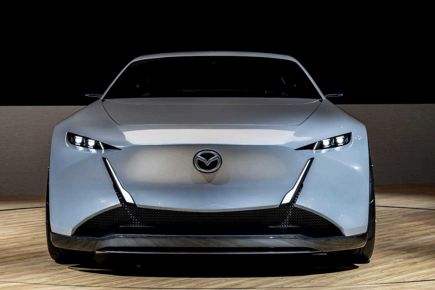 MAZDA VISION COUPE 100周年　値引き交渉可 Mazda-Vision-X-Coupe-front.