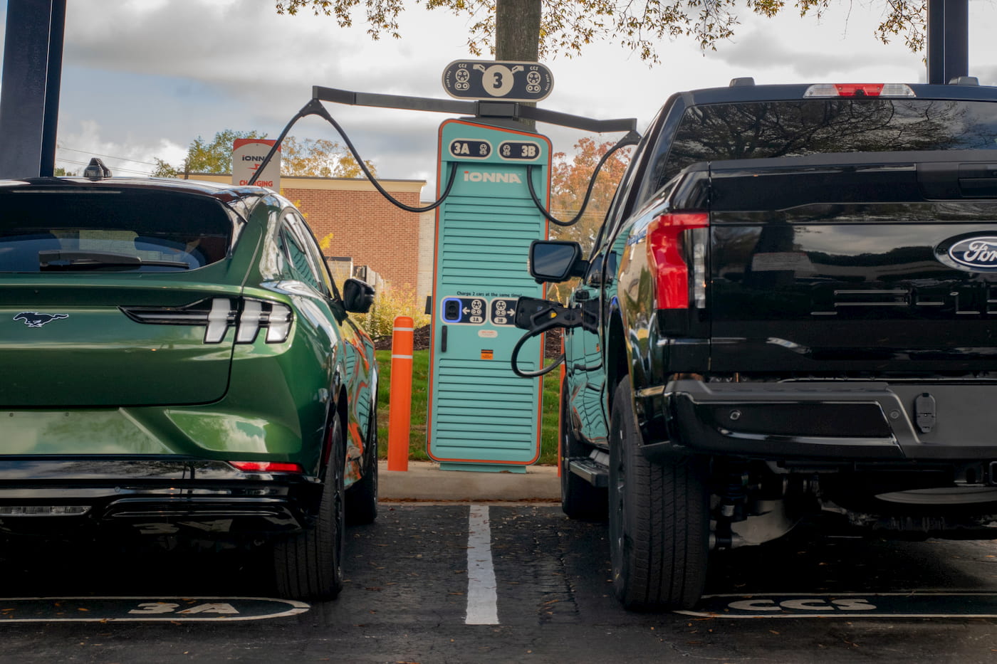 US DC fast charger deployment saw astounding growth in 2025