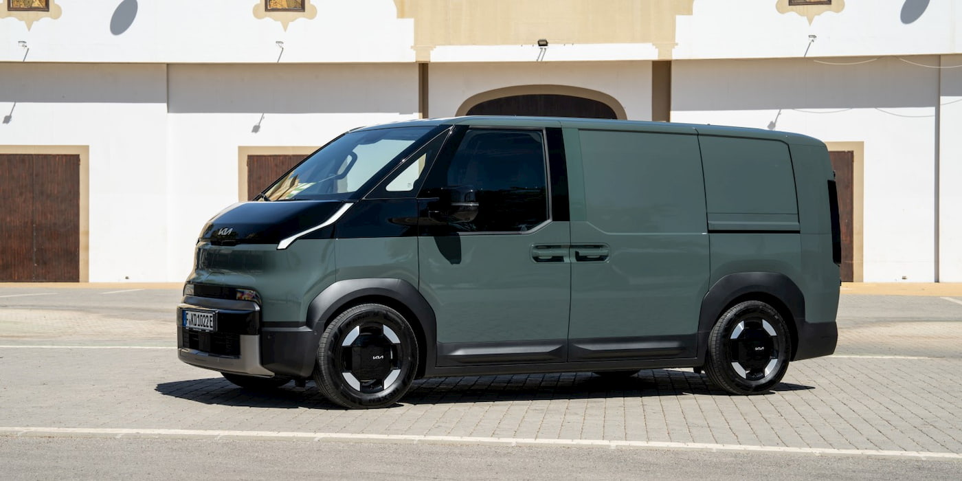 Kia’s electric van spotted in two surprising new versions…
