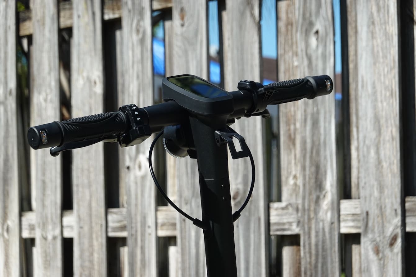 VMAX VX2 Hub 33 MPH e-scooter review: Fast yet surprisingly stable