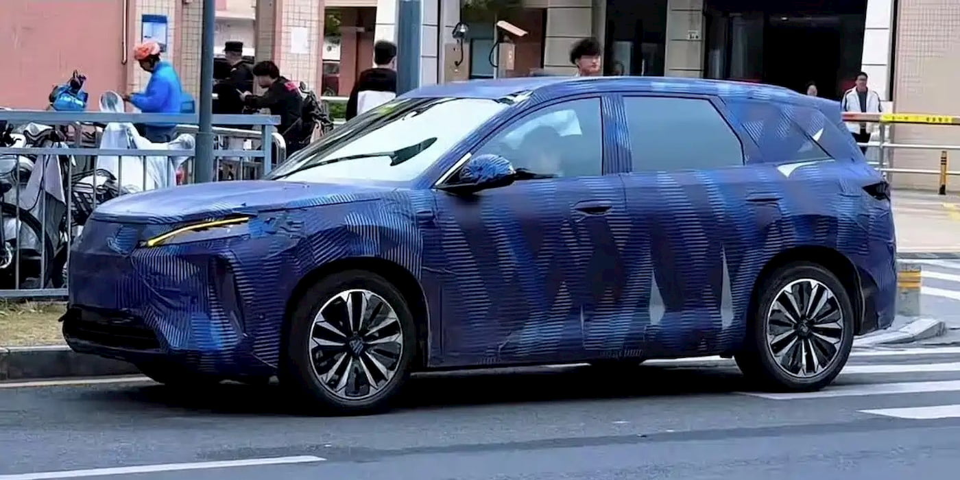 BYD’s new ‘Yuan Max’ electric SUV captured for the first time with a familiar look [Images]
