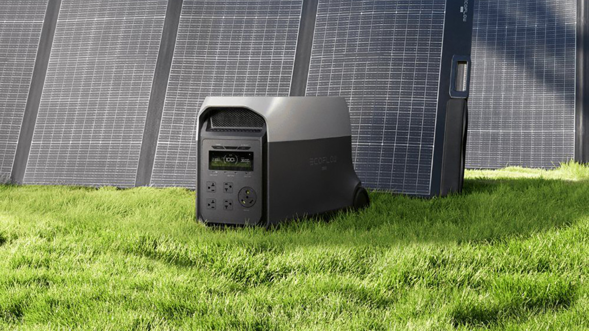 ecoflow DELTA 3 Ultra power station and solar panels in grass