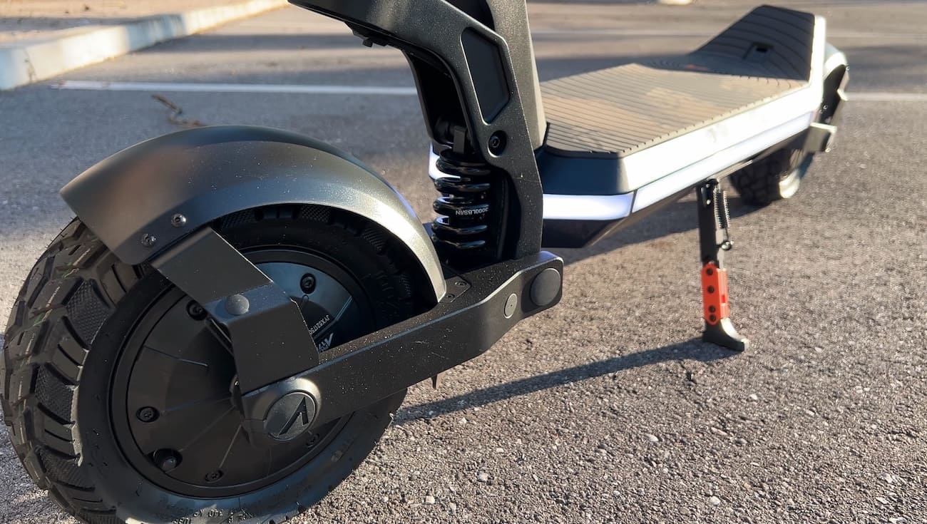 Apollo Phantom 2.0 review: A fast and capable electric scooter that ...
