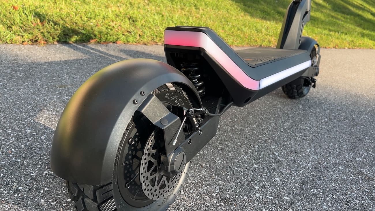 Apollo Phantom 2.0 review: A fast and capable electric scooter that ...