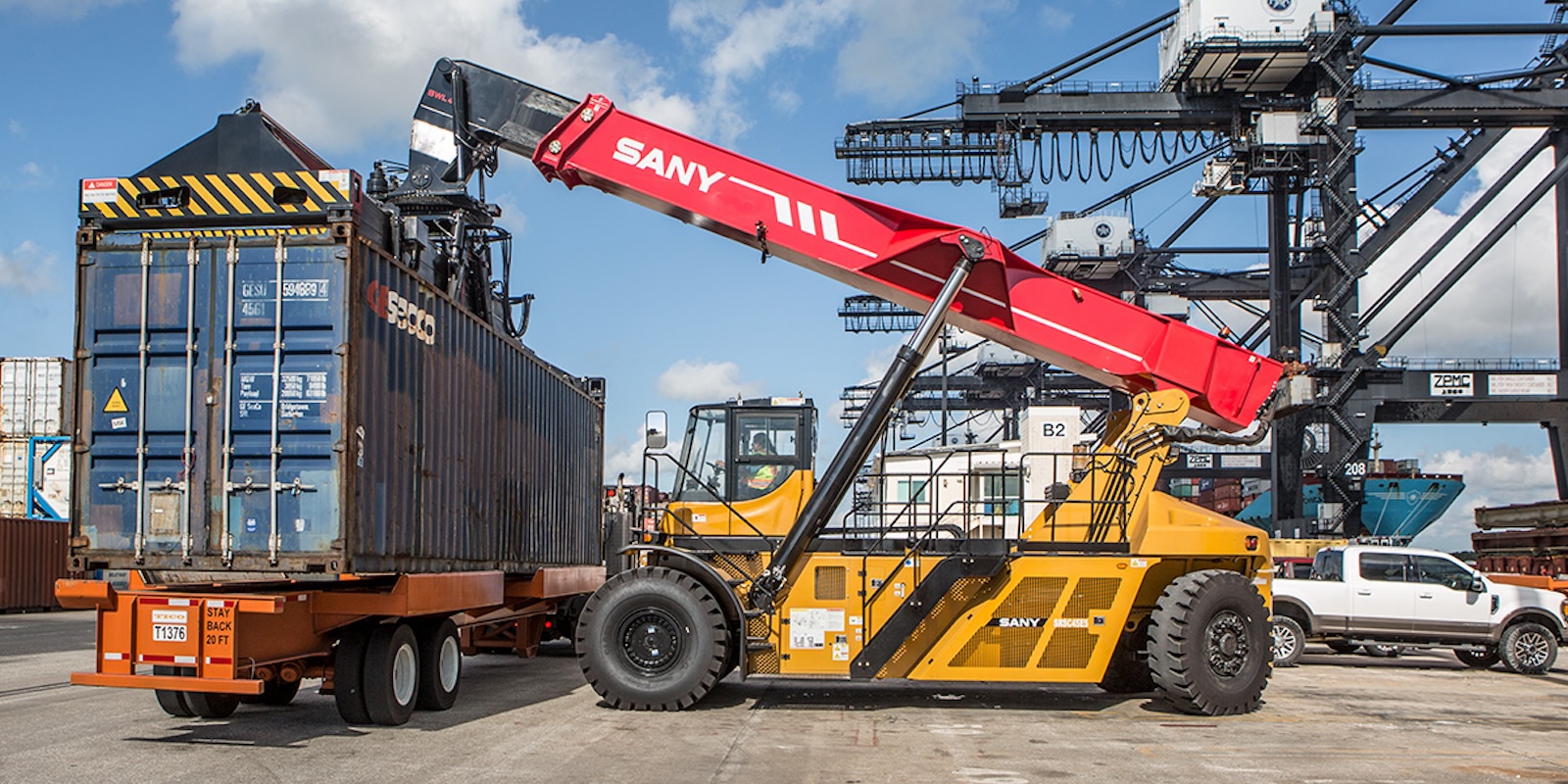 New electric SANY reach stacker gets to work at Houston Terminal