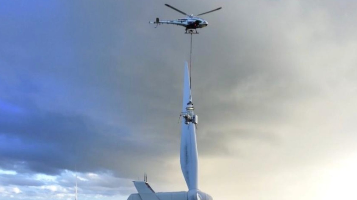 This crewless helicopter-robot combo could make wind turbine work safer [video]