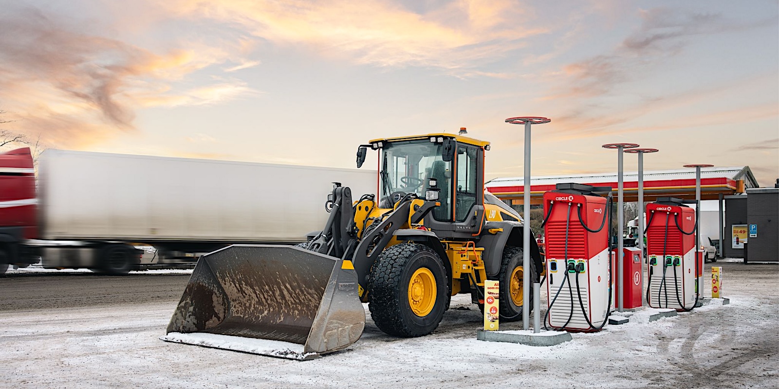 I often get asked what DC charging solution we use for our larger electric construction machines — and whether they can use public DC fast chargers