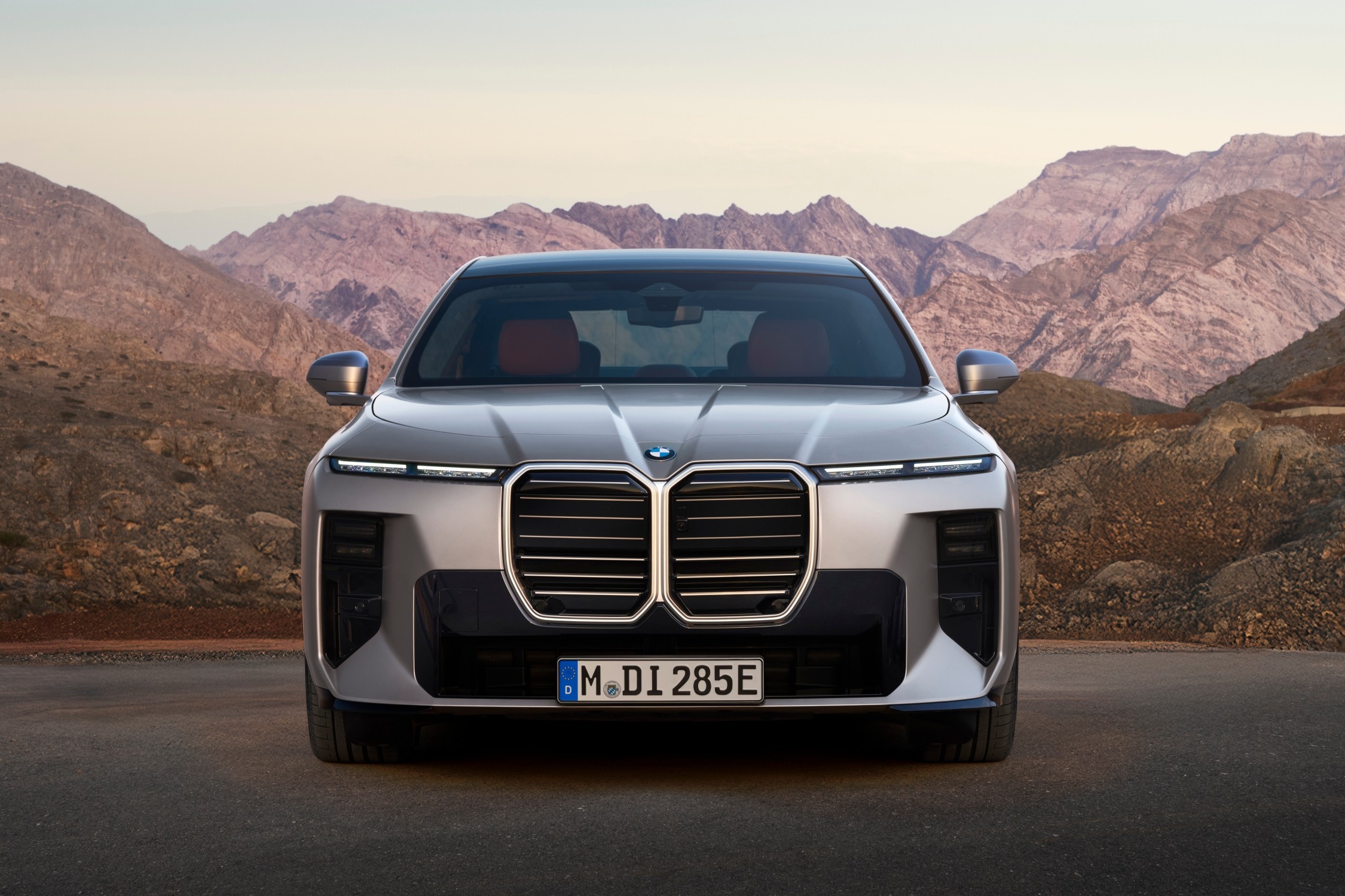BMW-new-i7-EV-front