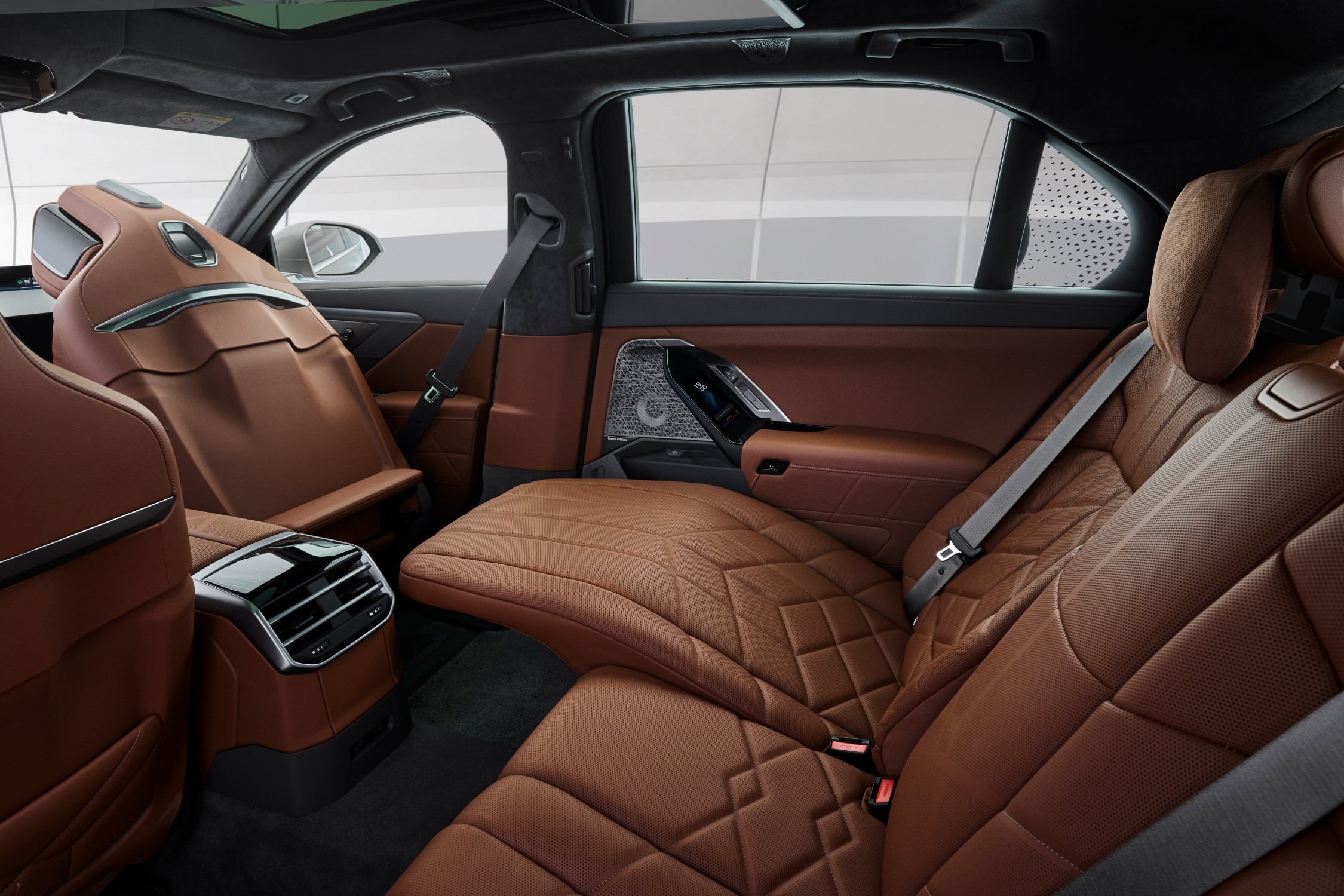 BMW-new-i7-EV-interior