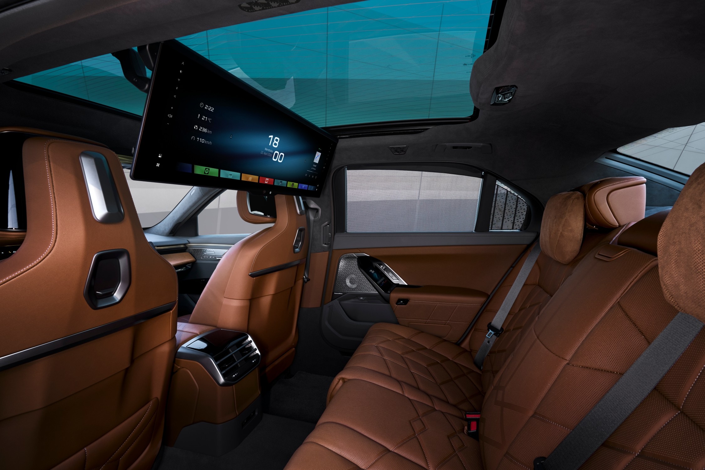 BMW-new-i7-EV-interior