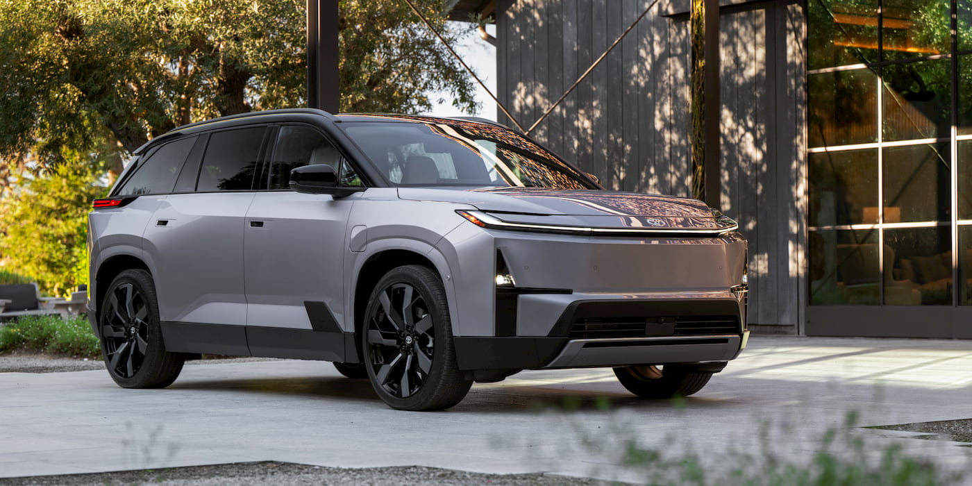 Toyota-three-row-electric-SUV-luxury