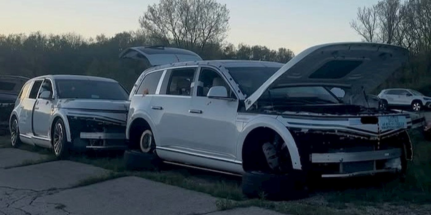 Genesis GV90 with coach doors found abandoned with no camouflage [Images]