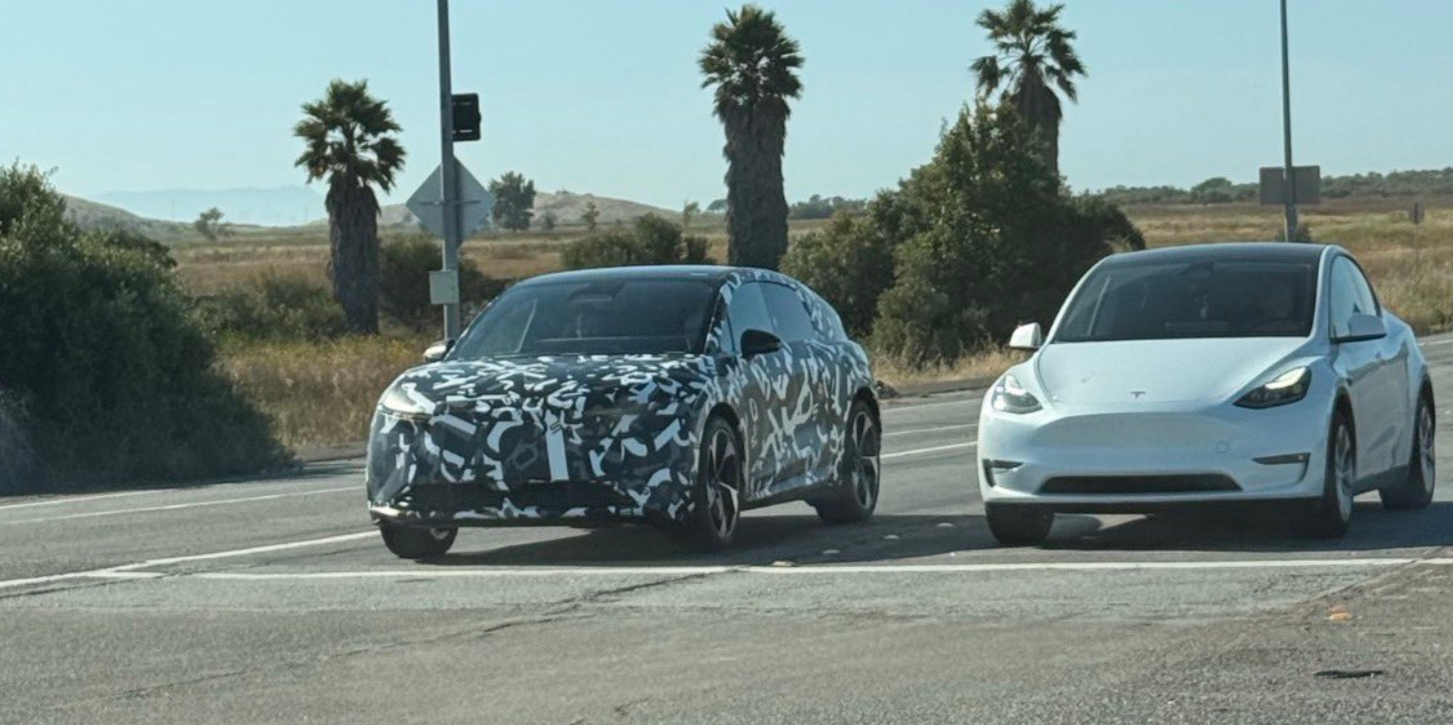 Lucid’s more affordable Cosmos midsize SUV spotted testing…