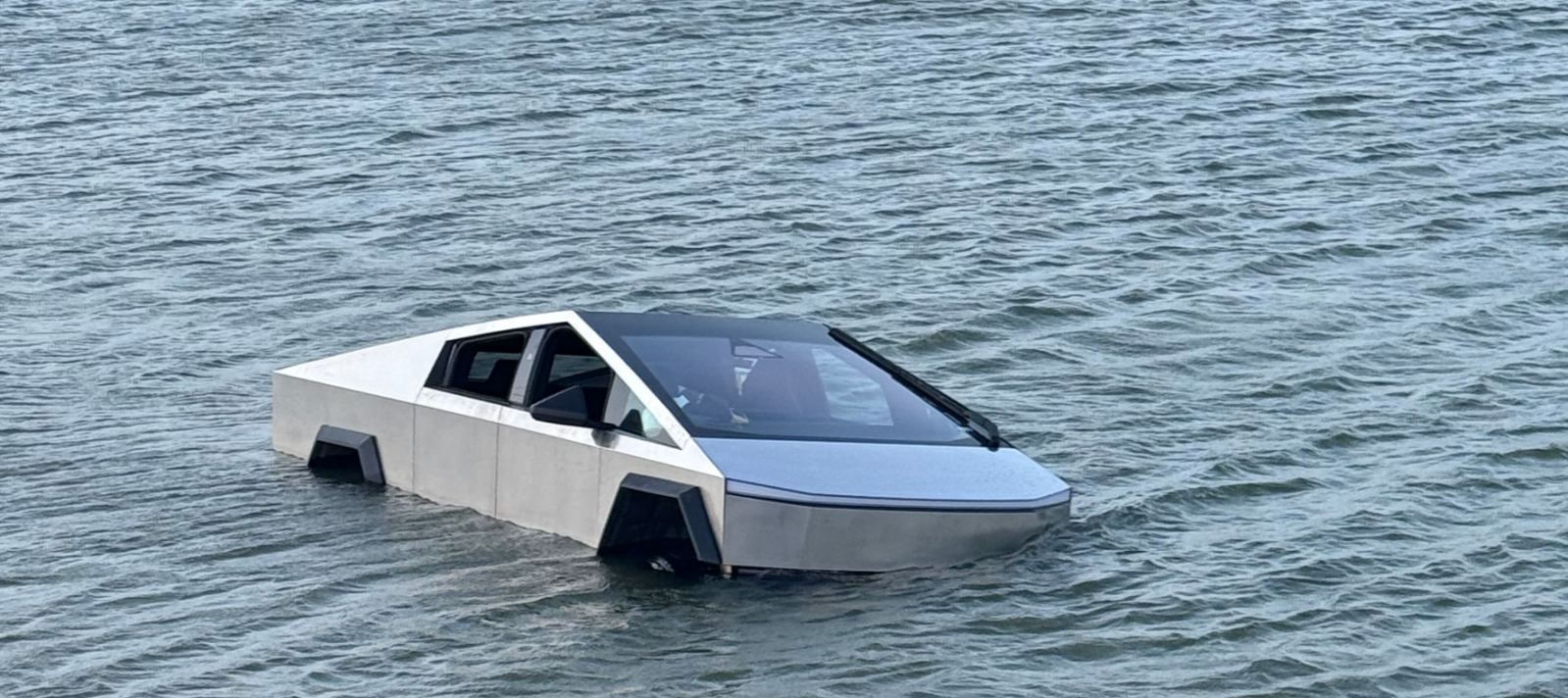 Tesla Cybertruck stuck in lake