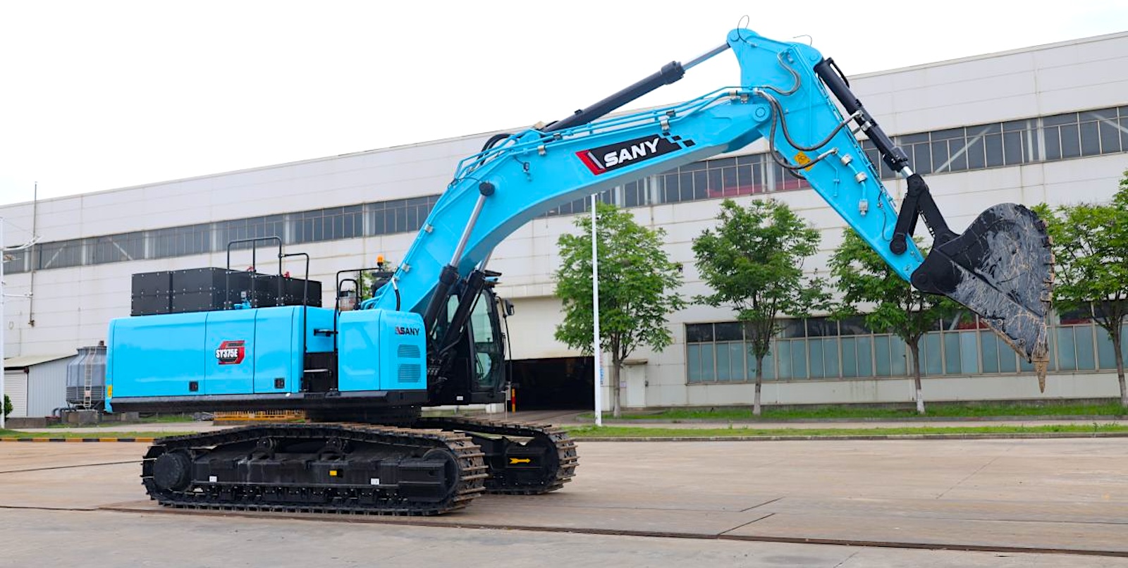 E-quipment highlight: SANY SY375E packs a SWAPPABLE 550 kWh battery