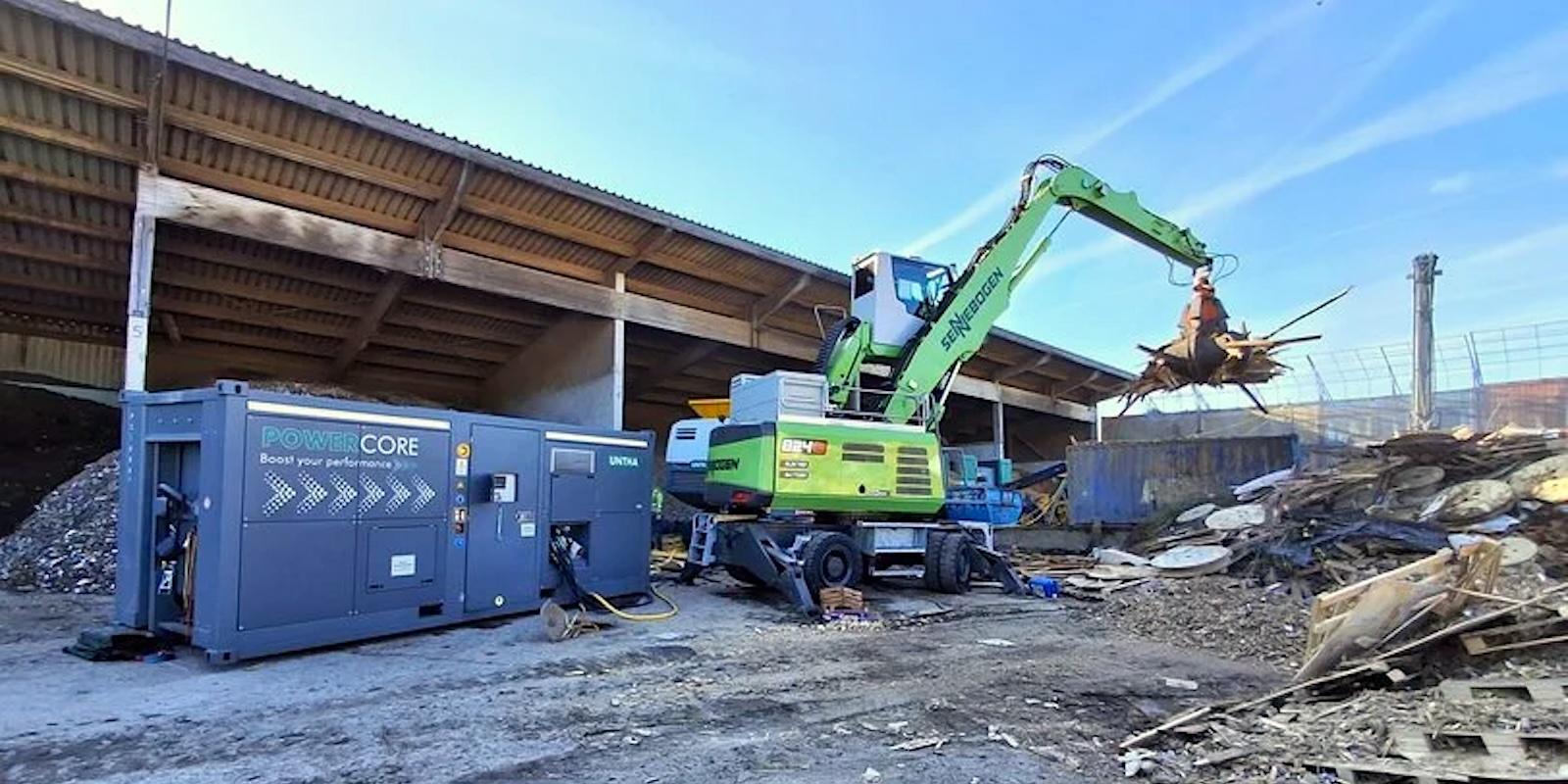 SENNEBOGEN GmbH demonstrates connected material handling technology for coordinated shredder feeding in recycling and biomass operations.