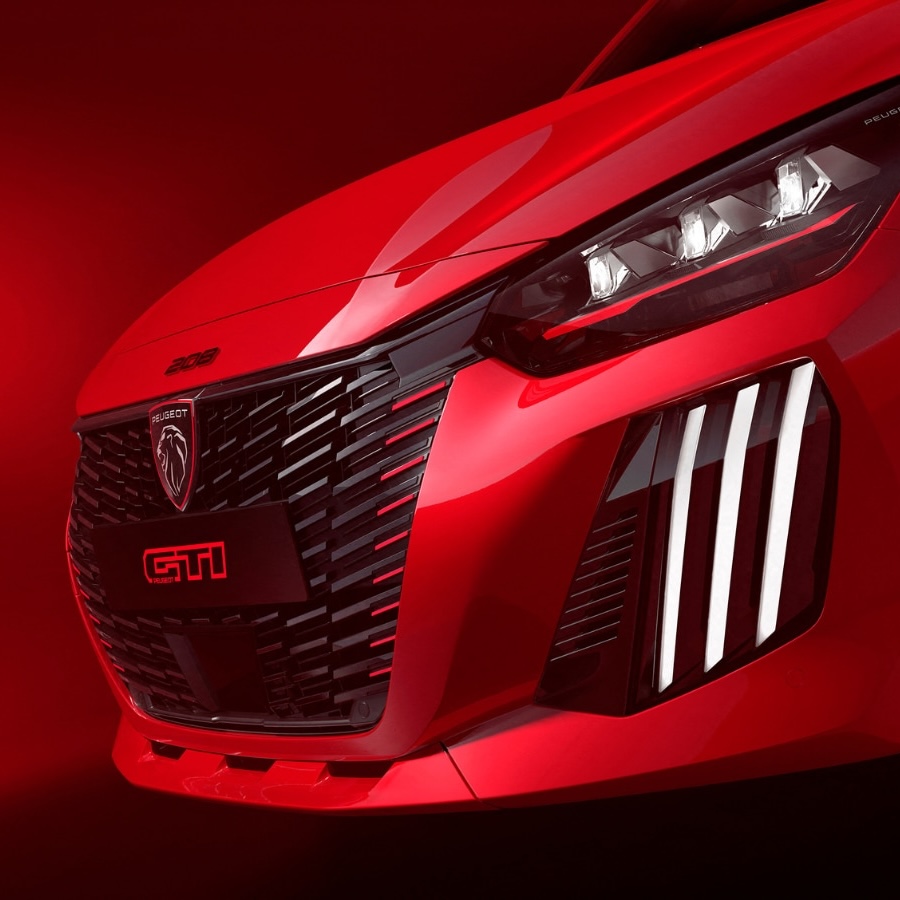 « Nous voulions une voiture qui évoque notre histoire, mais avec une expression sobre de performance », explique Vincent Héride, chef de produit de la nouvelle Peugeot E-208 GTi