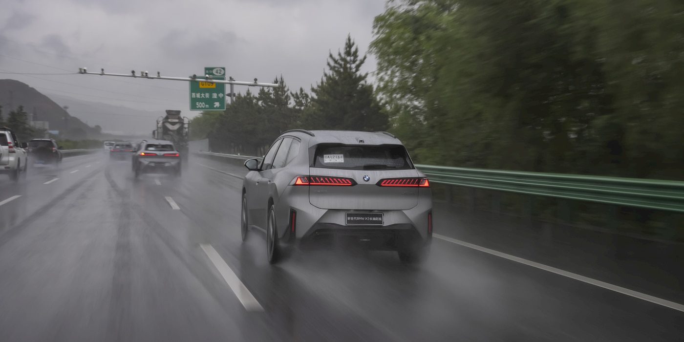 BMW-iX3-500-miles-range-rain