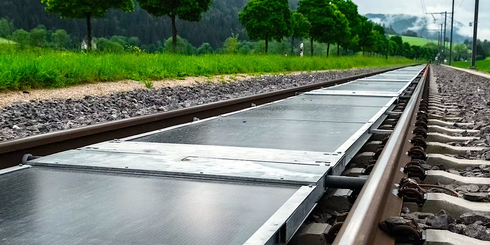 Solar energy from railways shows first positive results in Switzerland