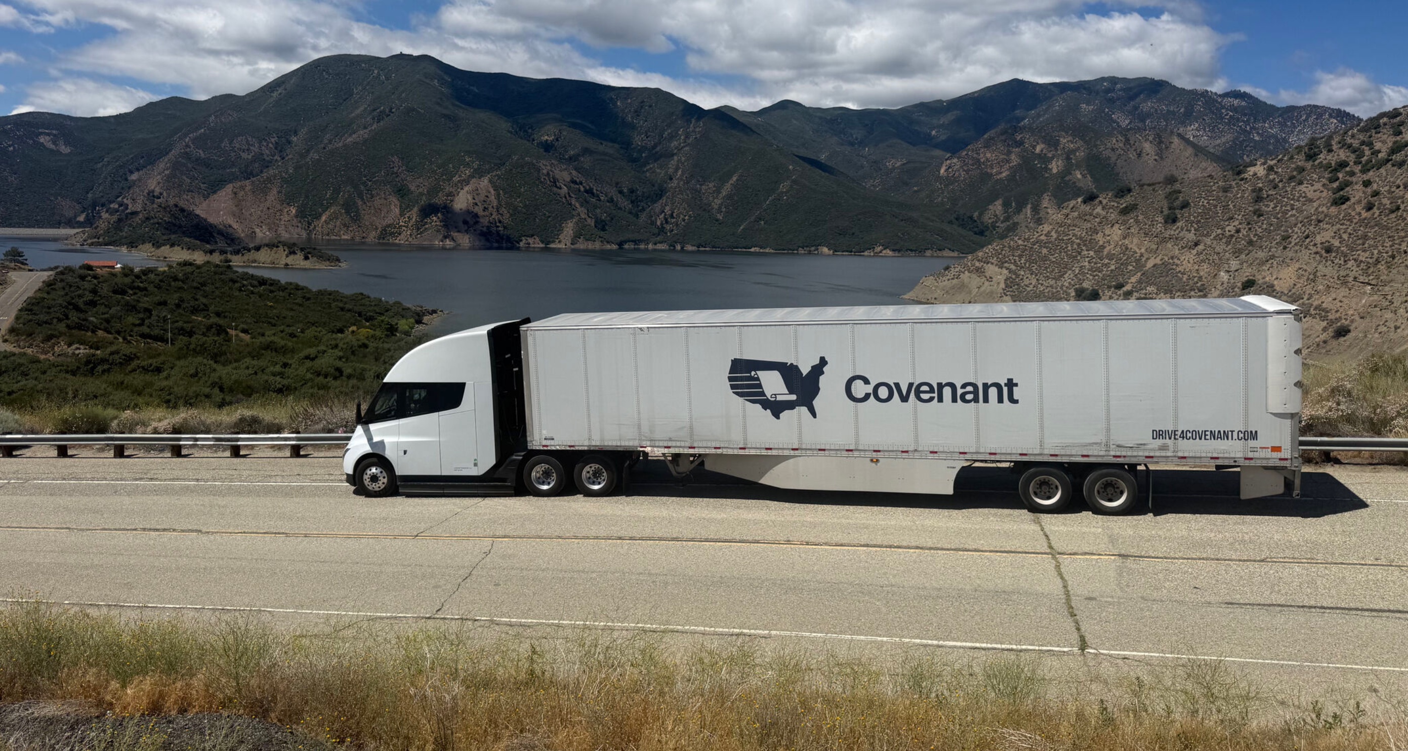 Tesla Semi tackles the Grapevine with a loaded trailer,…