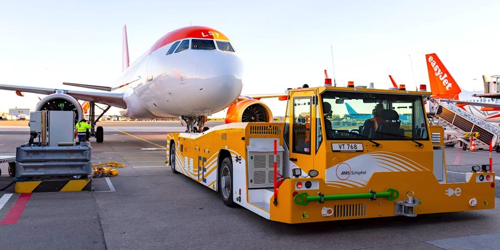 Electric TaxiBot starts operating at Schiphol