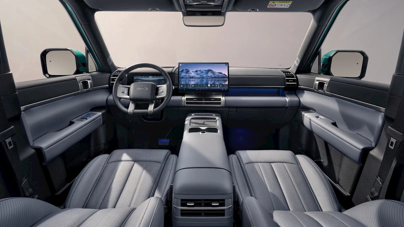 صورة 2 من تفاصيل بي واي دي تختبر SUV تيتانيوم 6 الجديد بتصميم مستوحى من ديفندر — تفاصيل السيارة