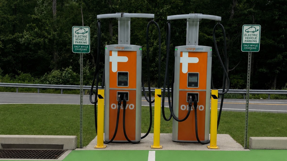 ChargePoint is bringing ultra-fast EV chargers to 12 busy…