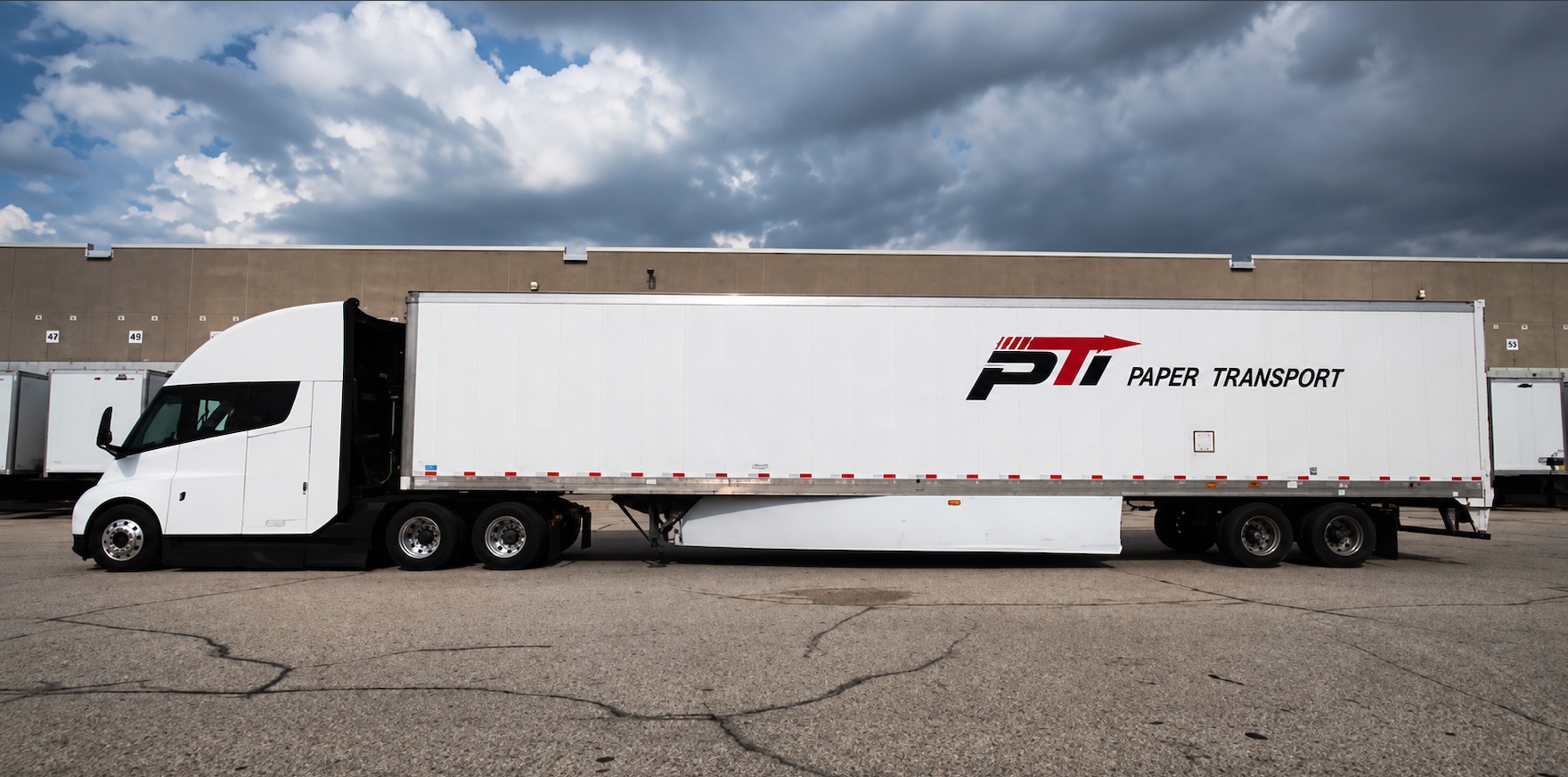 Tesla Semi electric truck Paper Transport.