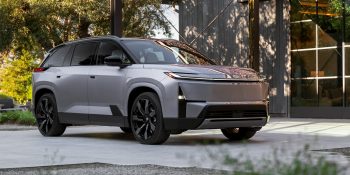 Toyota-delays-Highlander-EV