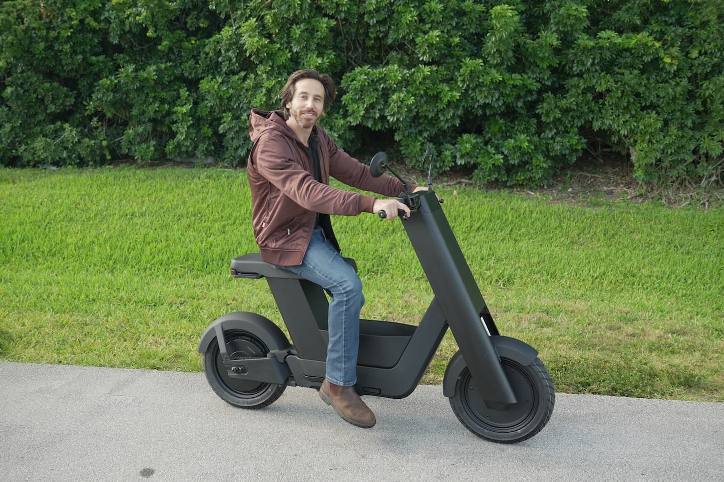 electrek.co - Micah Toll - America doesn't need faster e-bikes. It needs better small electric vehicles