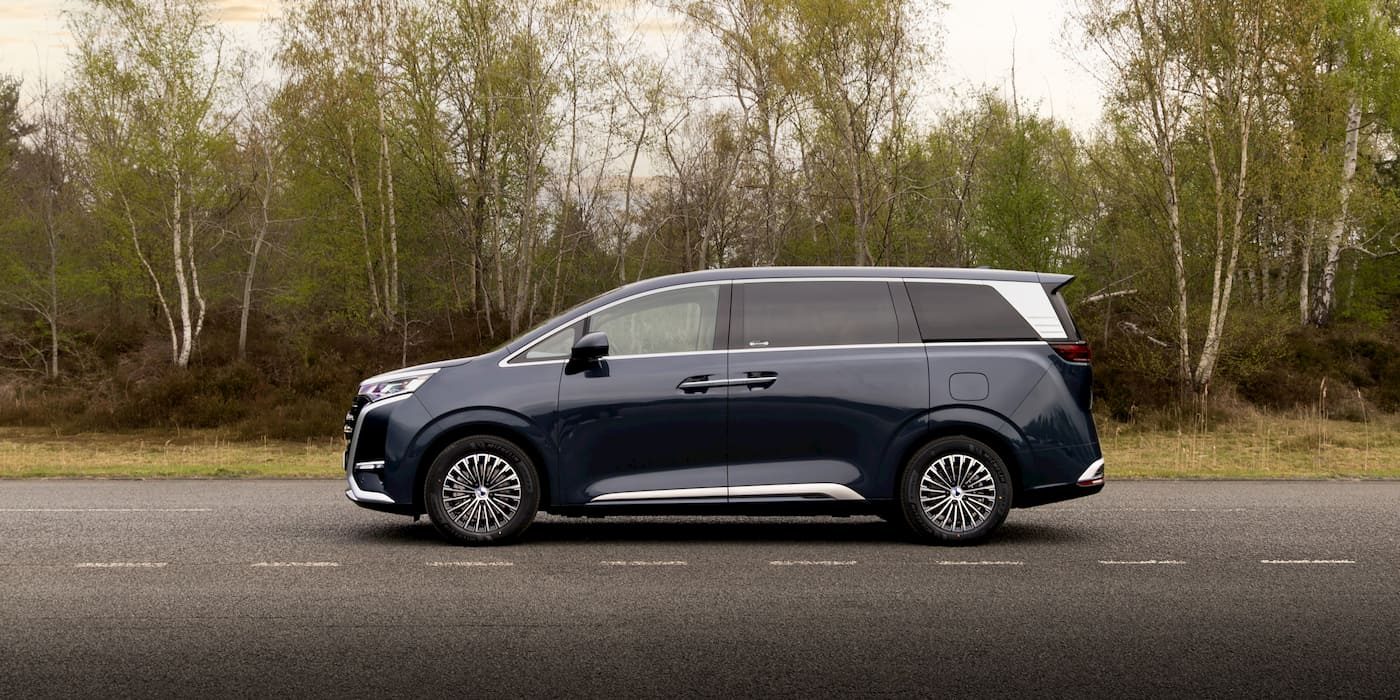 BYD undercuts luxury rivals with its first 7-seat premium…