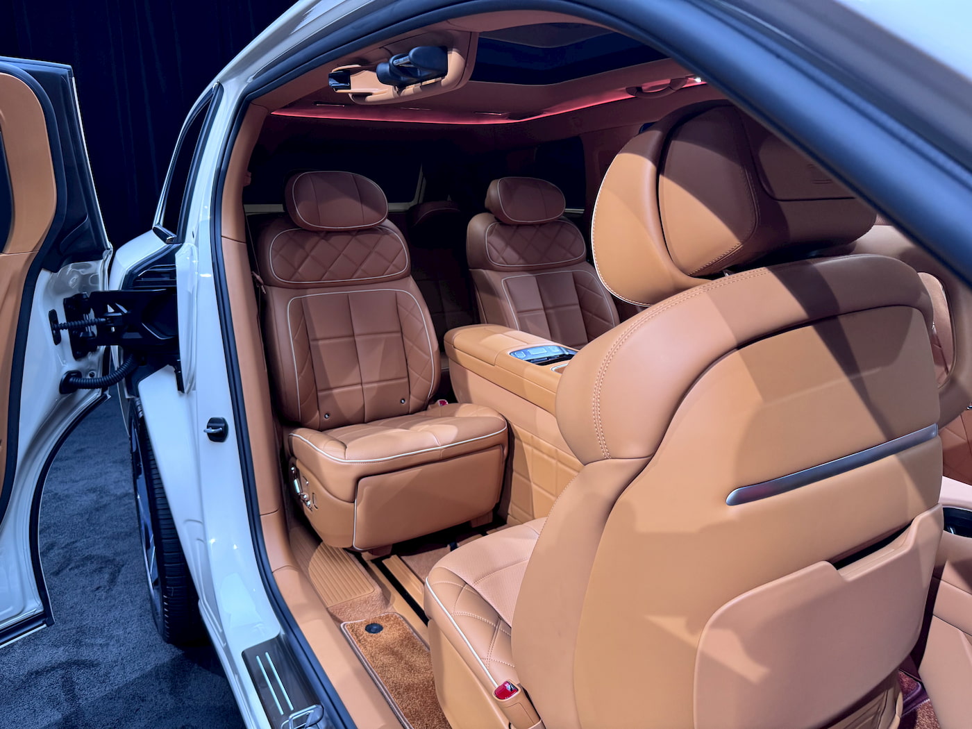 Genesis-GV90-interior-seating