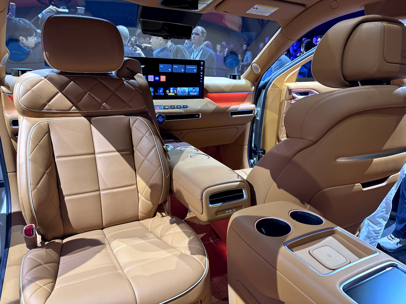 Genesis-GV90-swivel-seats-interior