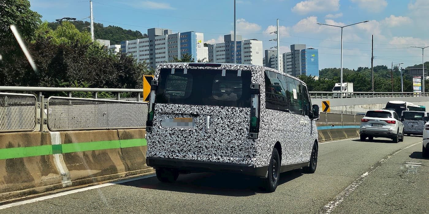 Kia’s larger electric van caught with less camo ahead of its ‘big’ debut [Images]