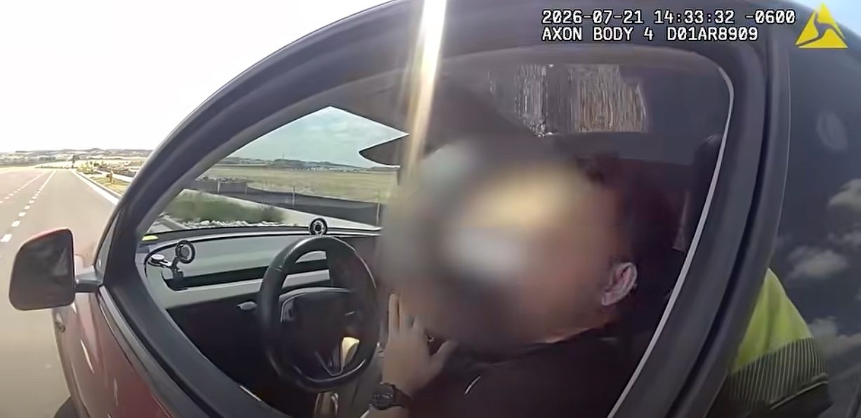 Watch Tesla driver plea with police after FSD drove 64 mph…