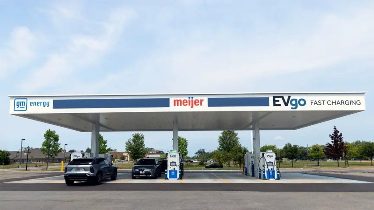 EVgo + GM open 350 kW flagship charging for EVs with…