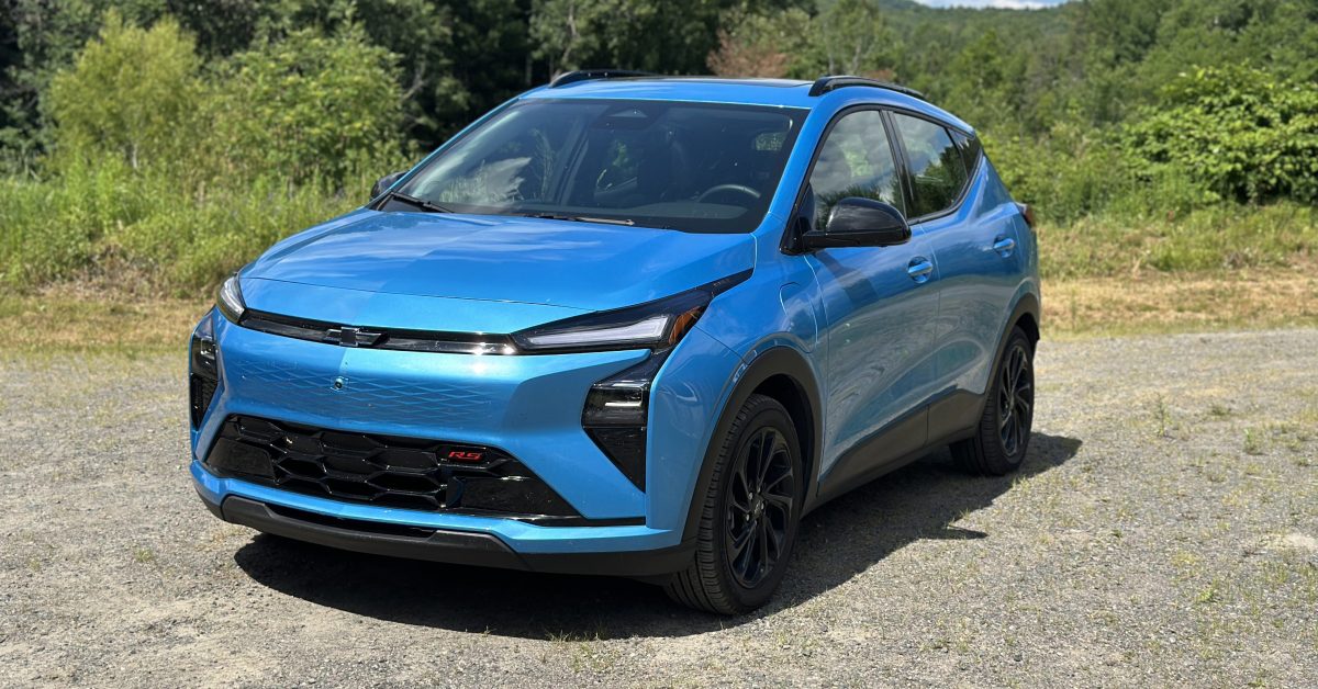Обзор Chevrolet Bolt EV 2026: новая силовая установка и LFP-батарея