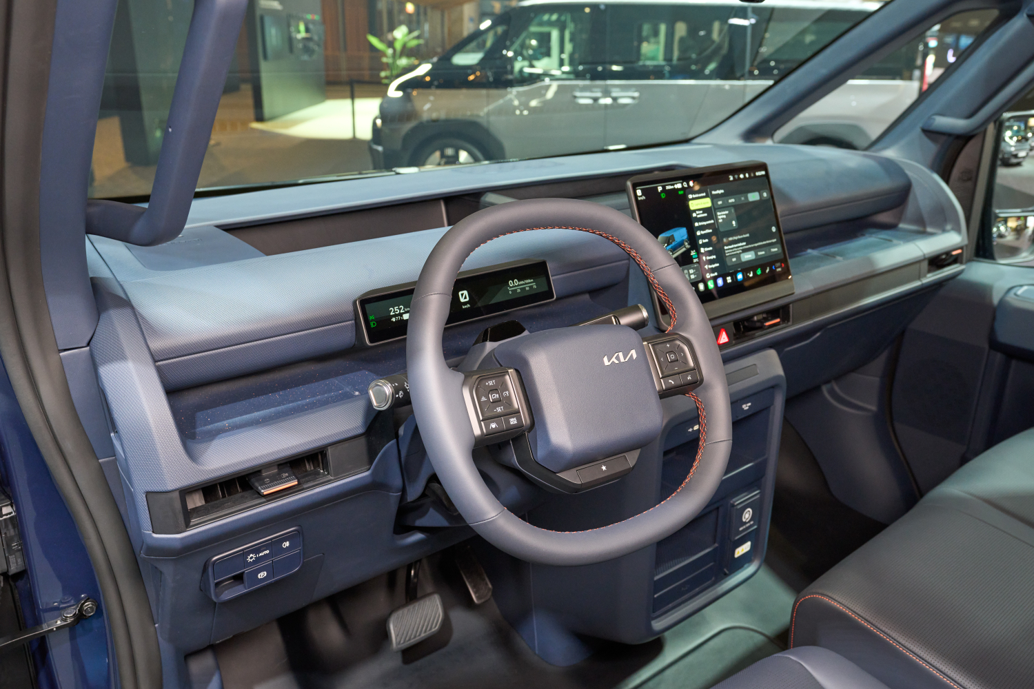 Kia-PV7-interior