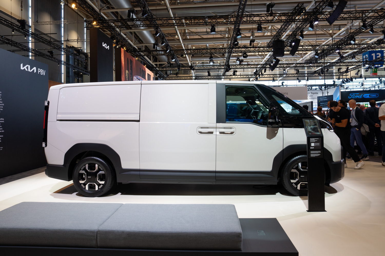 Kia-PV7-EV-van-debut