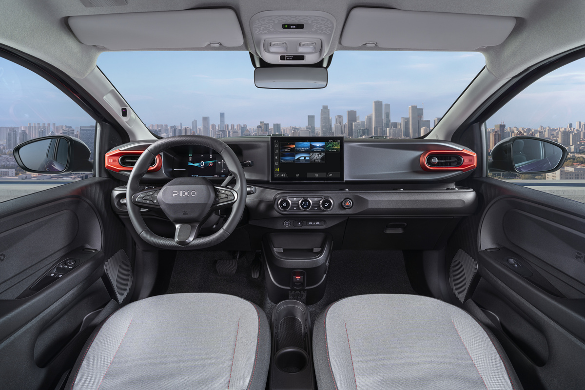 Nissan-affordable-Pixo-EV-interior