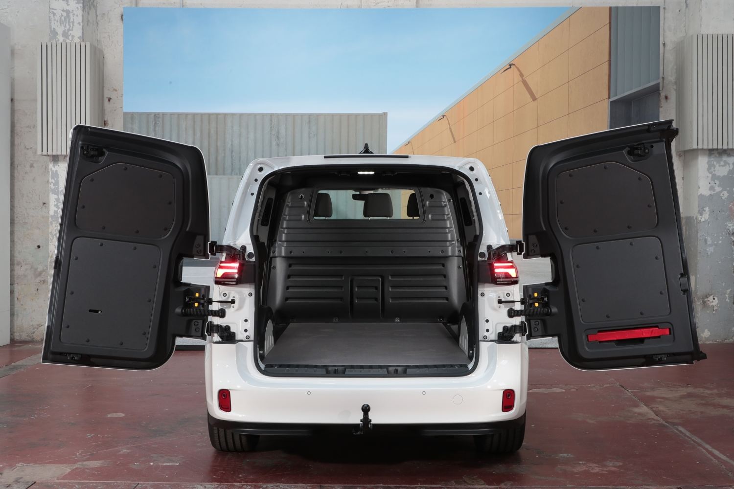 Volkswagen-ID-Buzz-Cargo-longer-interior