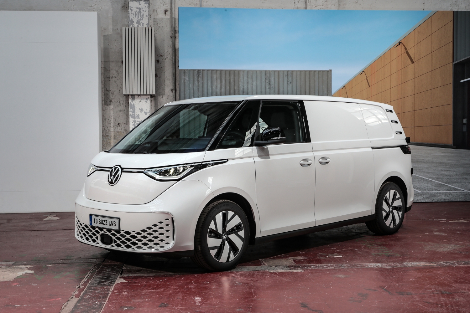 Volkswagen-ID-Buzz-Cargo-longer
