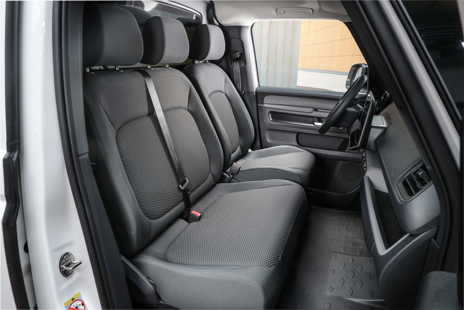 Volkswagen-ID-Buzz-Cargo-longer-interior
