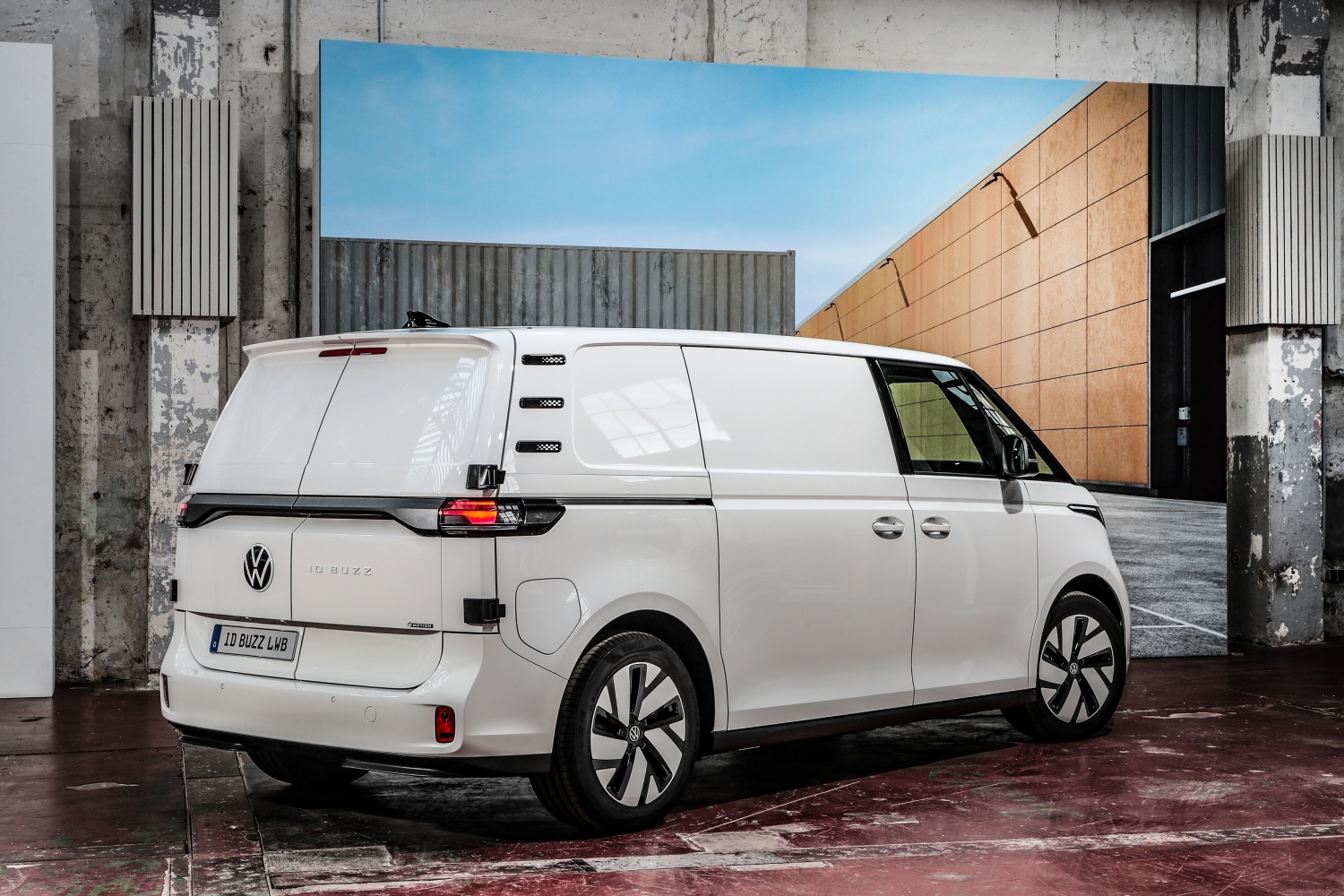 Volkswagen-ID-Buzz-Cargo-longer
