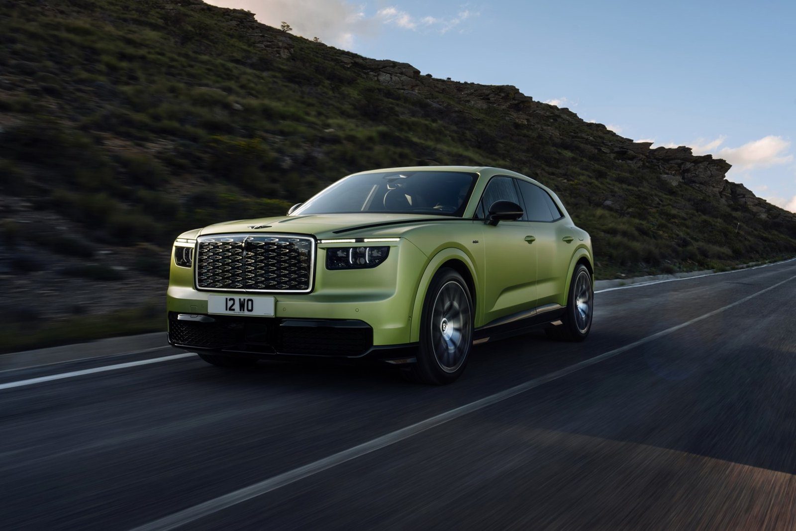 Bentley unveils Torcal, its first EV: 888 PS, 375 miles of…