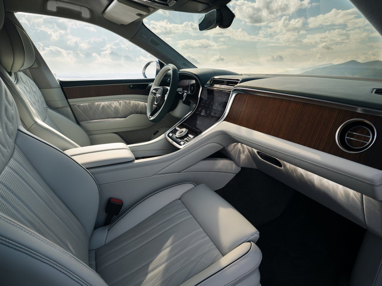 Bentley Torcal interior with walnut veneer and light leather