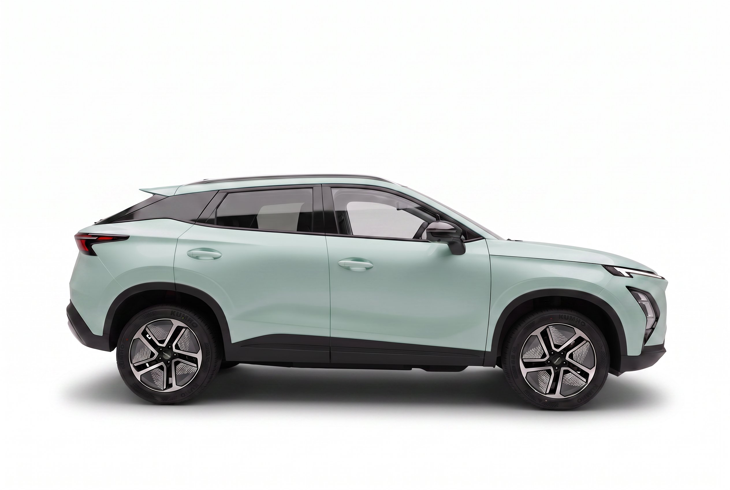 Omoda E5 electric crossover — In detail